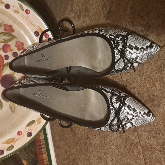 New Worthington GAGA snake print flats - Picture 2 of 10